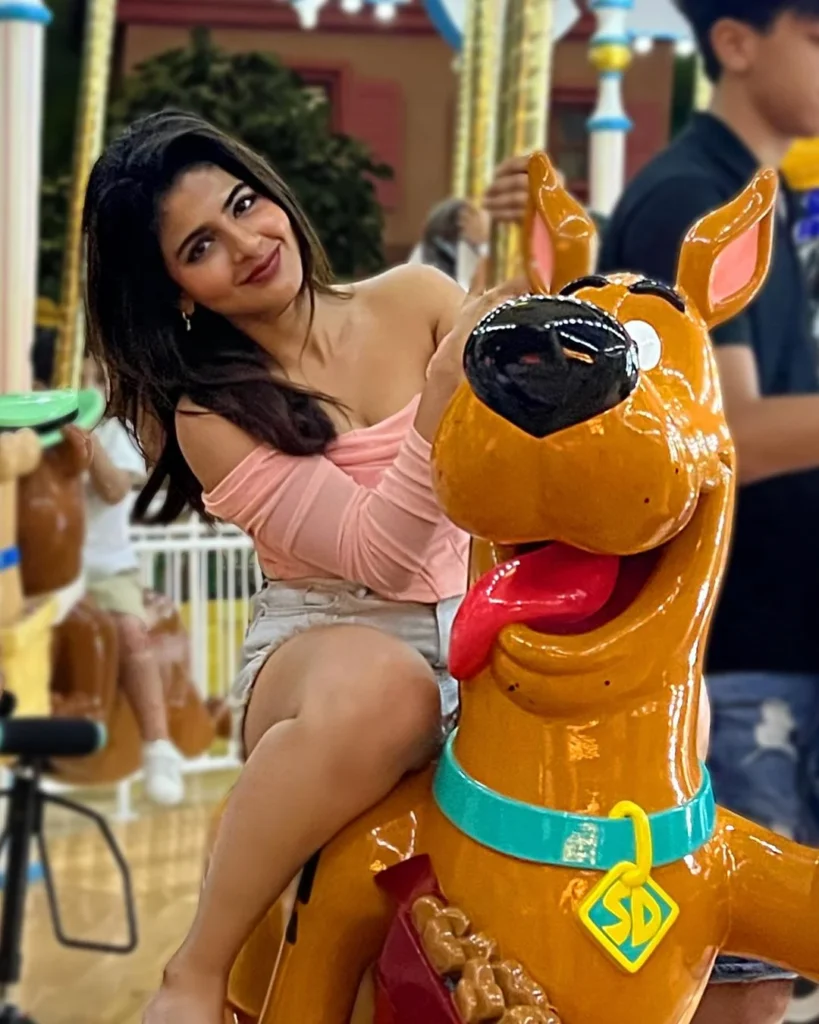 Tamil actress photos and videos of a Iswarya Menon that Inspire Youth - playful women