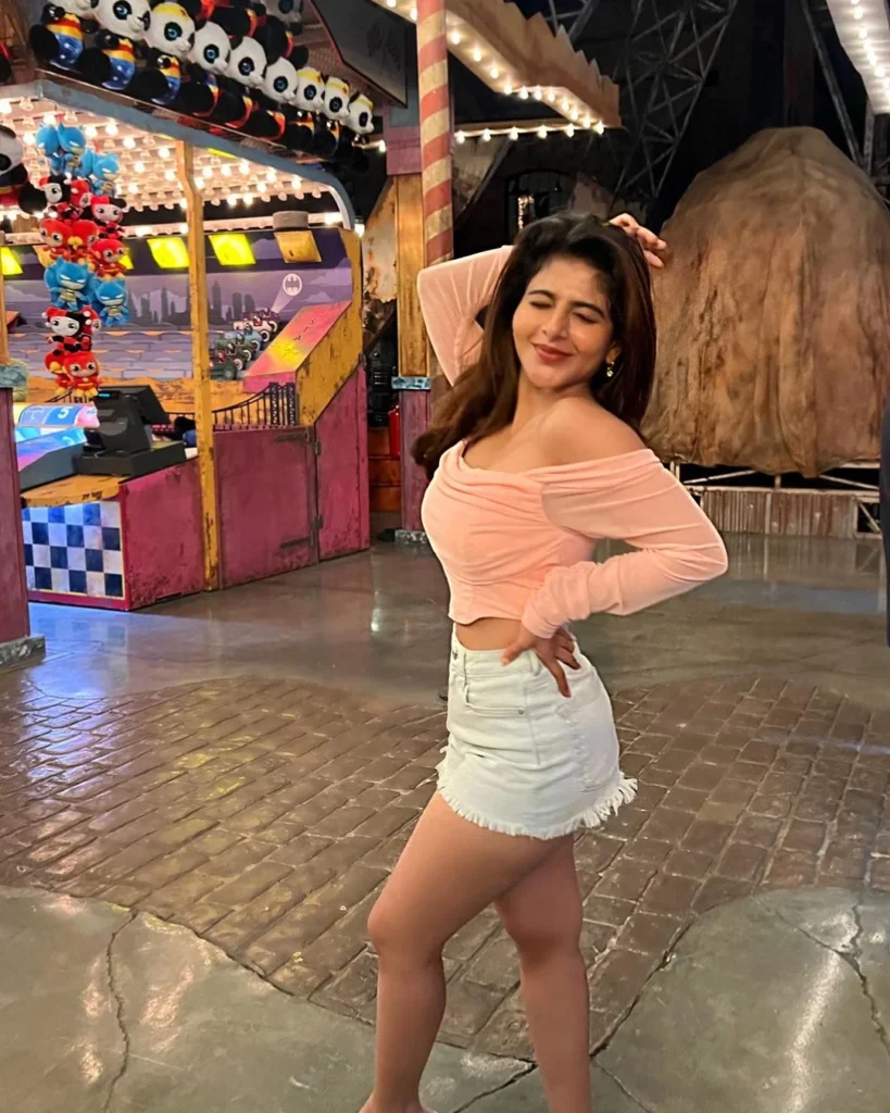 Tamil actress photos and videos of a Iswarya Menon that Inspire Youth - hot