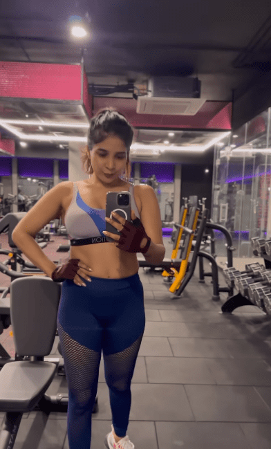 Payanali-Tamil-heroine-Gym-workout-motivation-video-image-01
